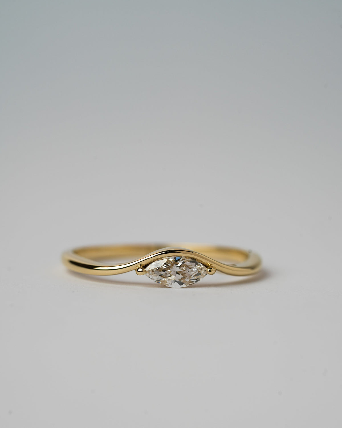 Motion 0.10, Motion 0.10 ct ring in 14K gold with a lab grown marquise diamond
