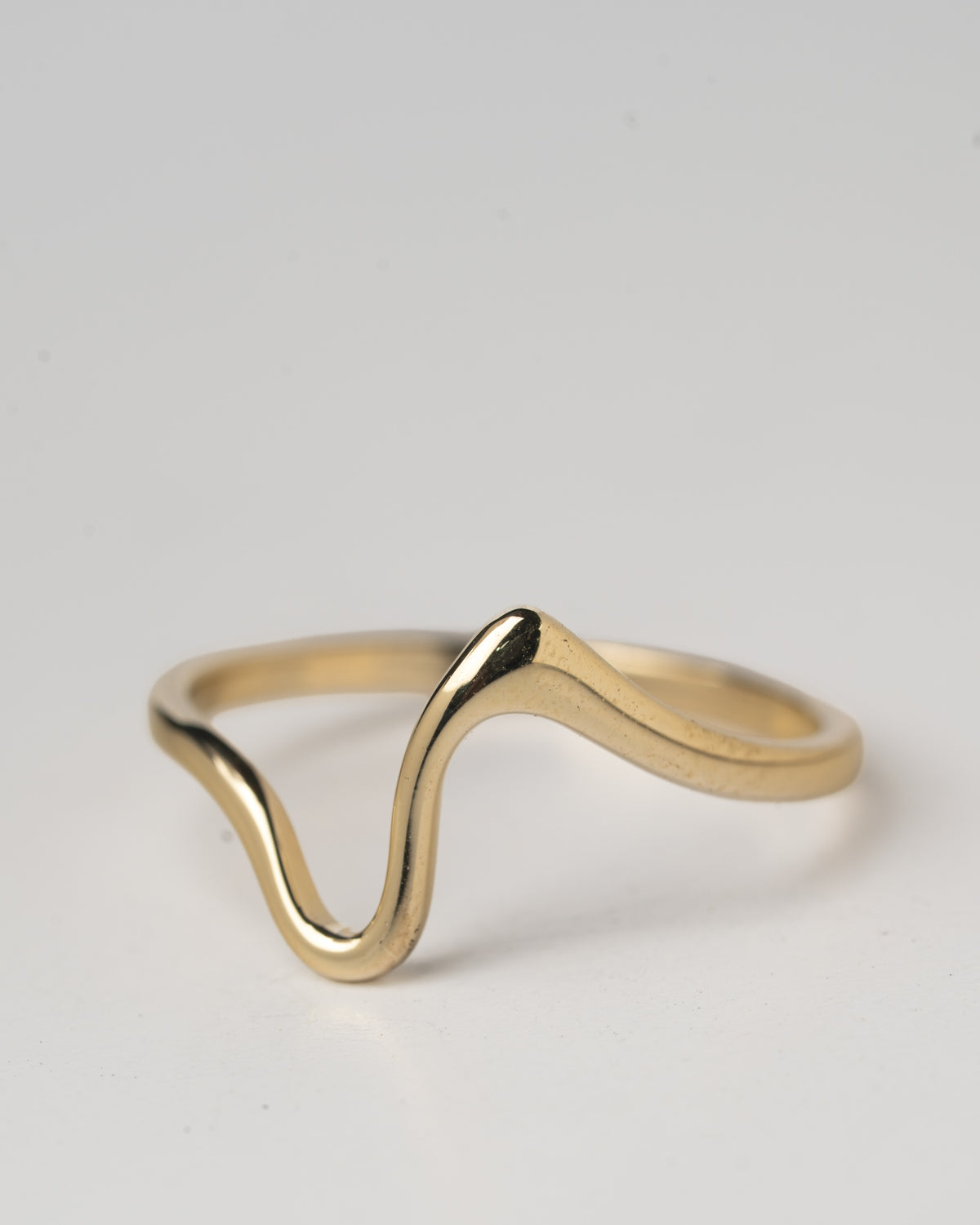 Flow ring in 14K gold