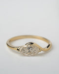 Motion Special 1 ct ring in 14K gold with a lab grown marquise diamond