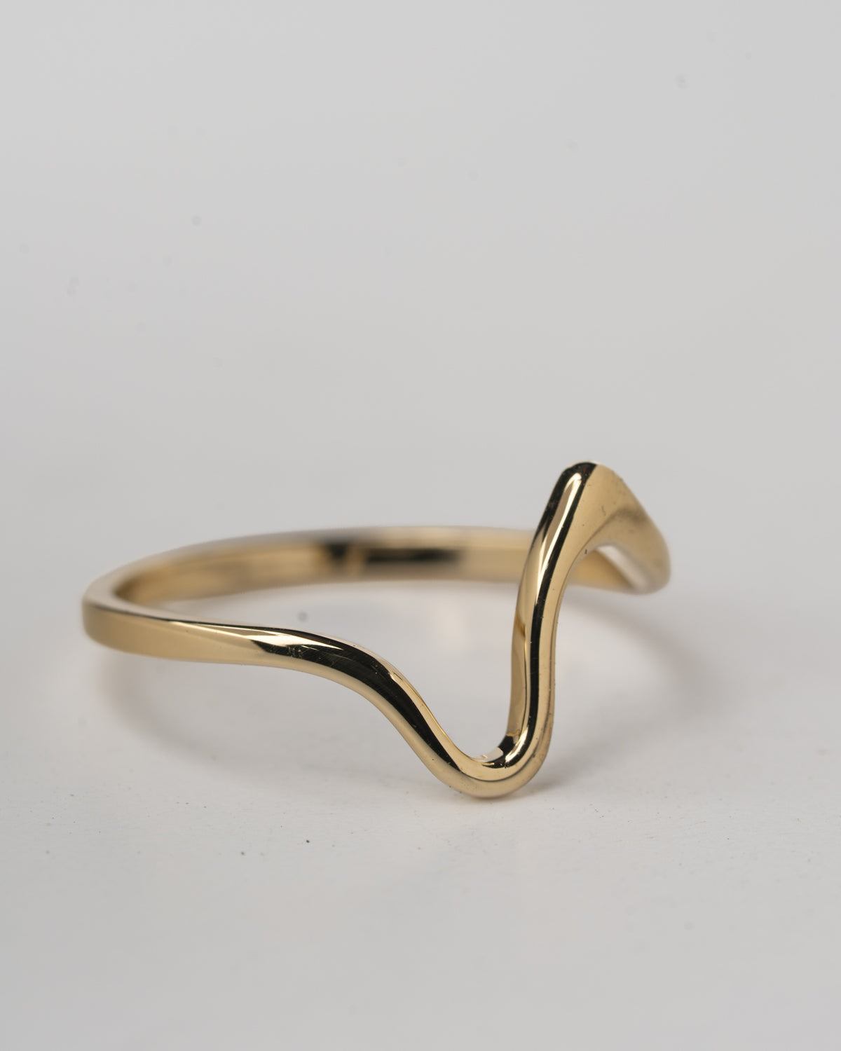 Flow ring in 14K gold