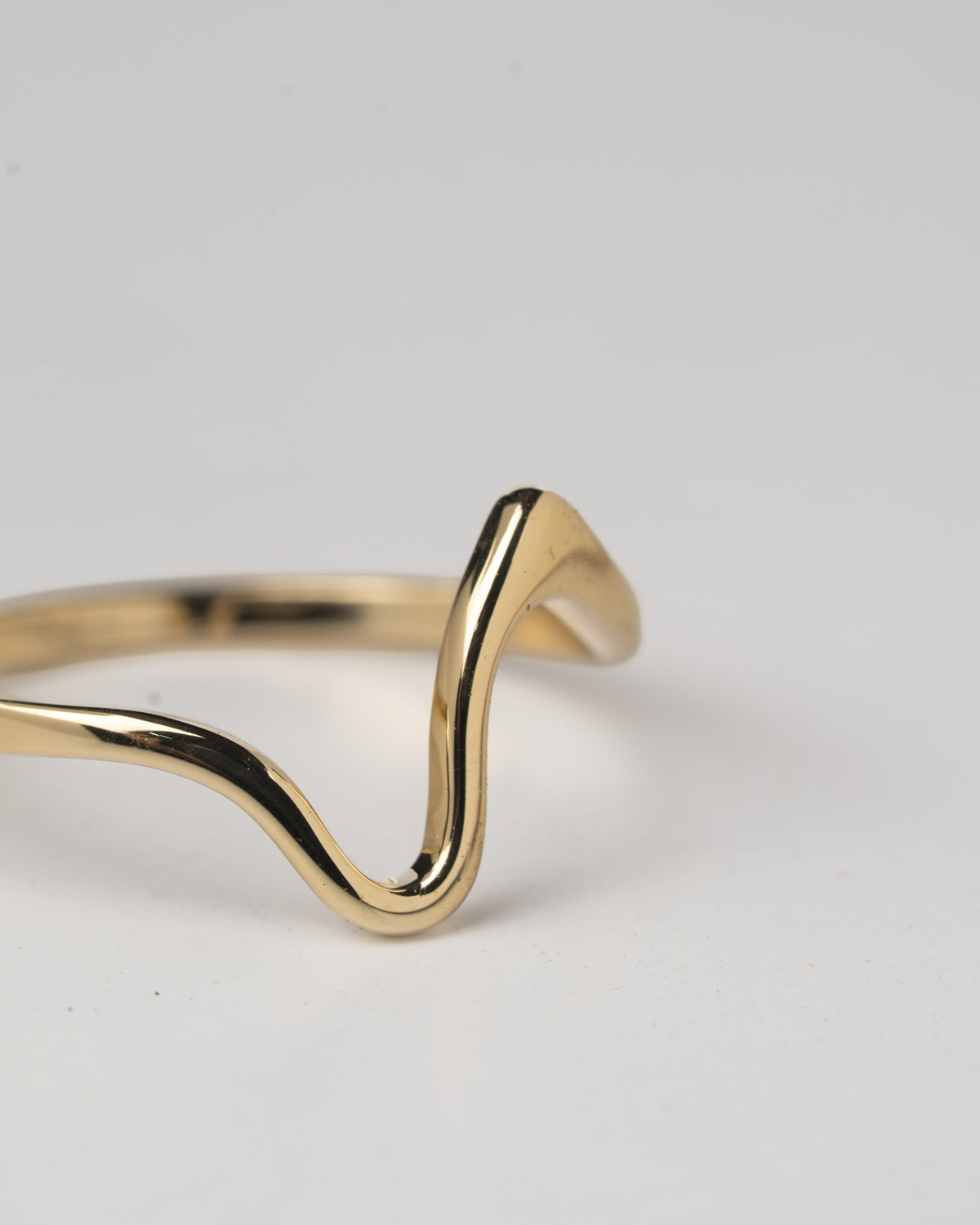 Flow ring in 14K gold