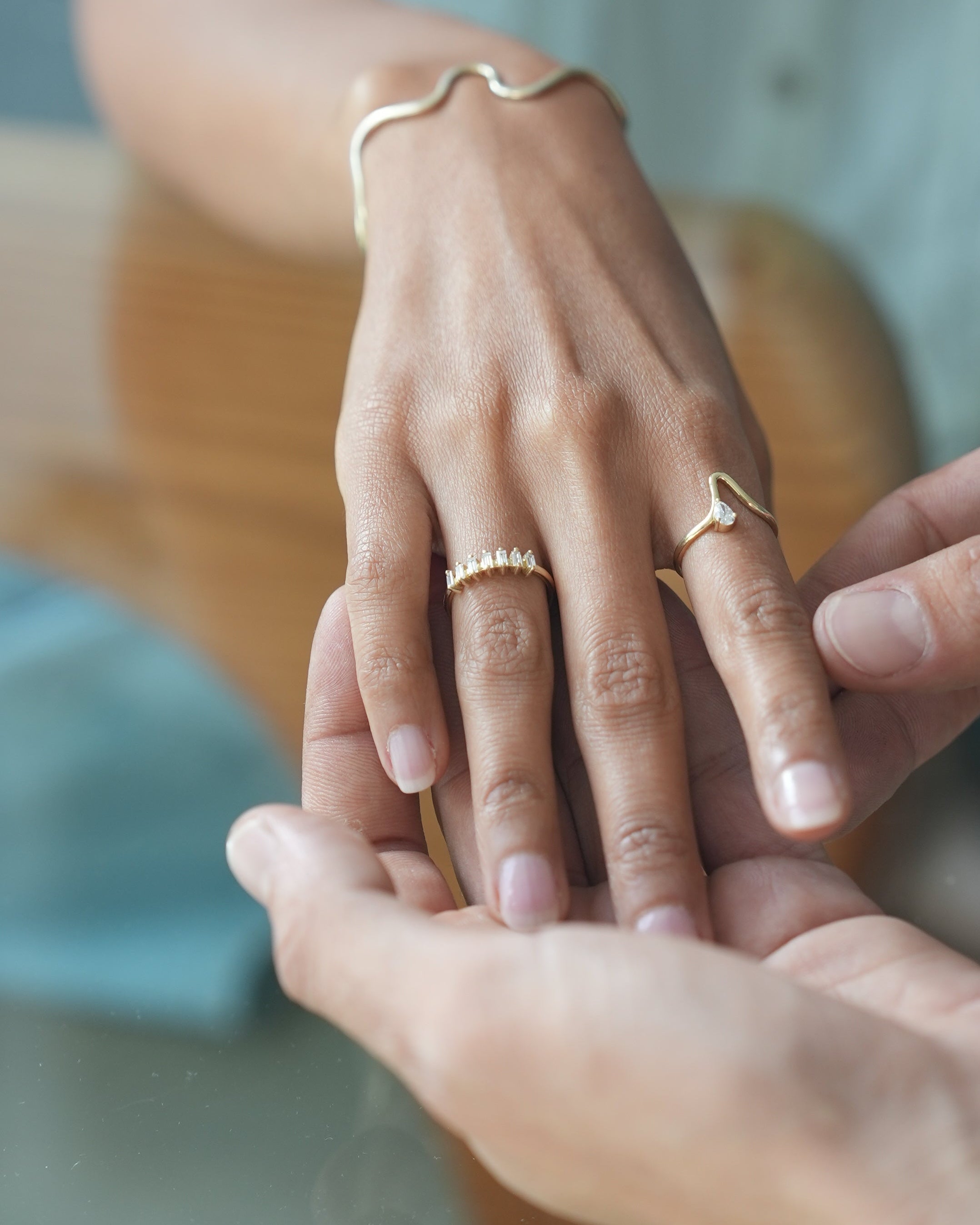 Vera – Gold Ring Natural Diamonds