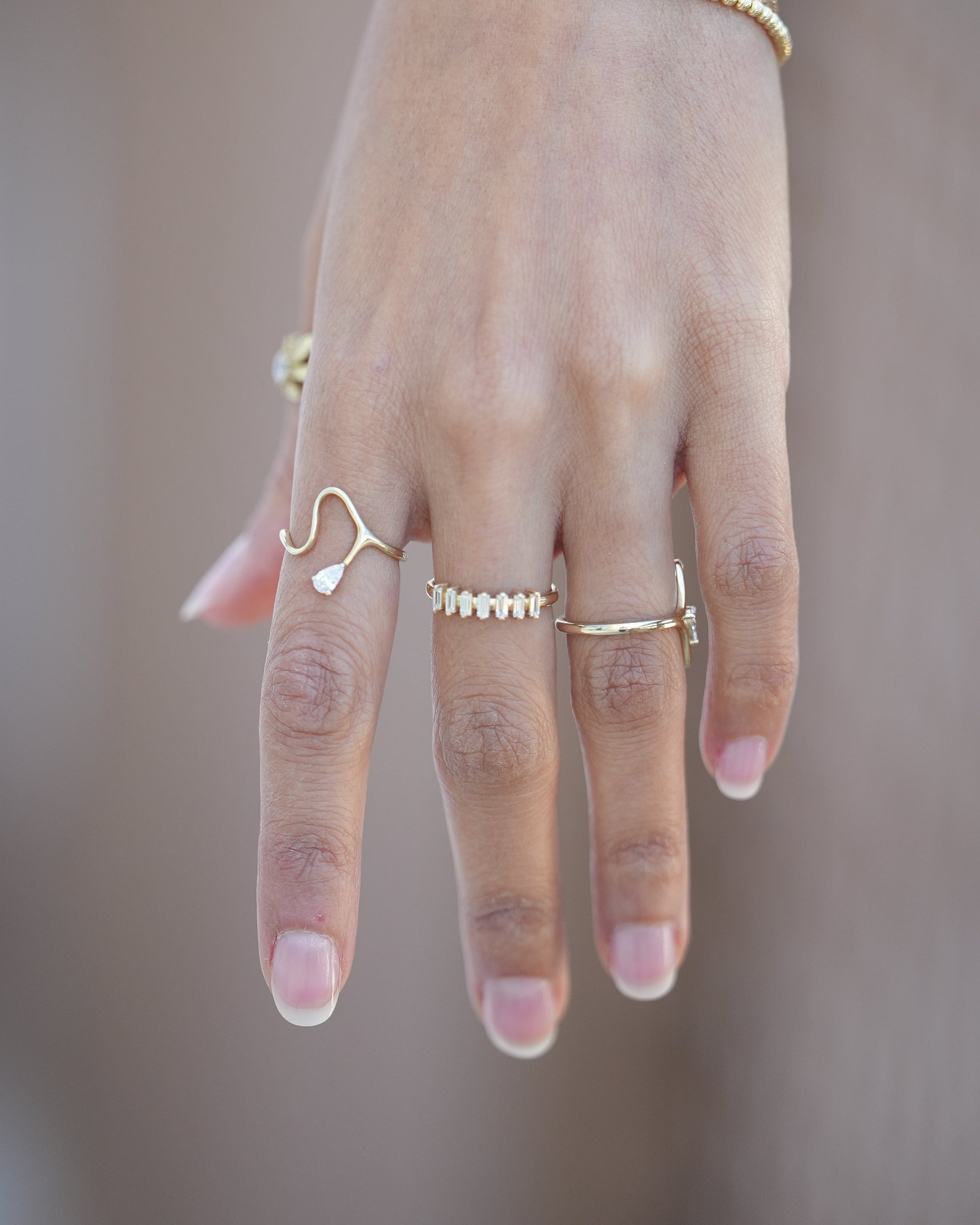 Vera – Gold Ring Natural Diamonds