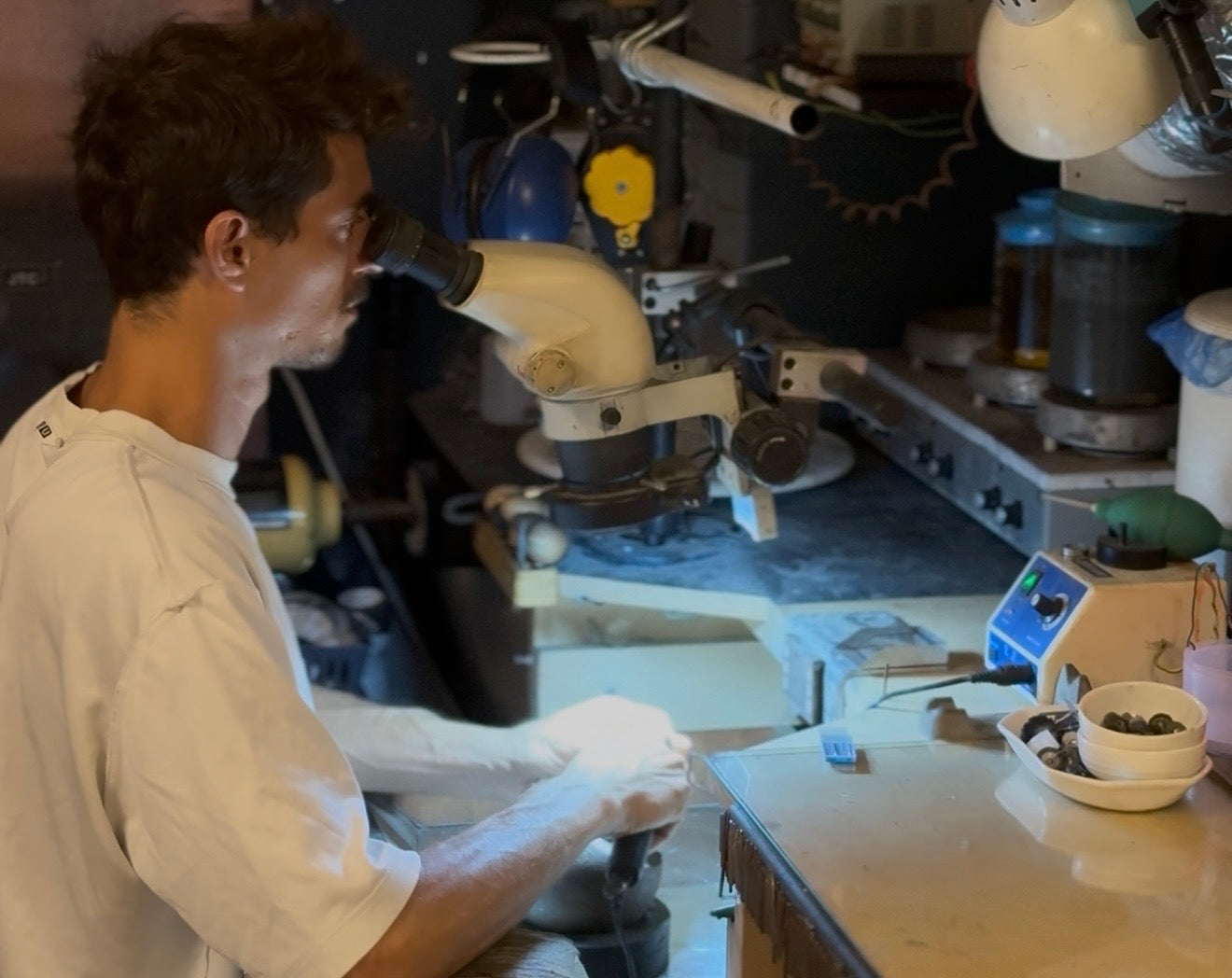 Jewelry designer working in the studio with a microscope and jeweler’s tools, Levi Tzeiger Jewelry diamond setting by hand