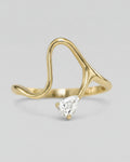Lusy ring in 14K gold with a natural pear diamond