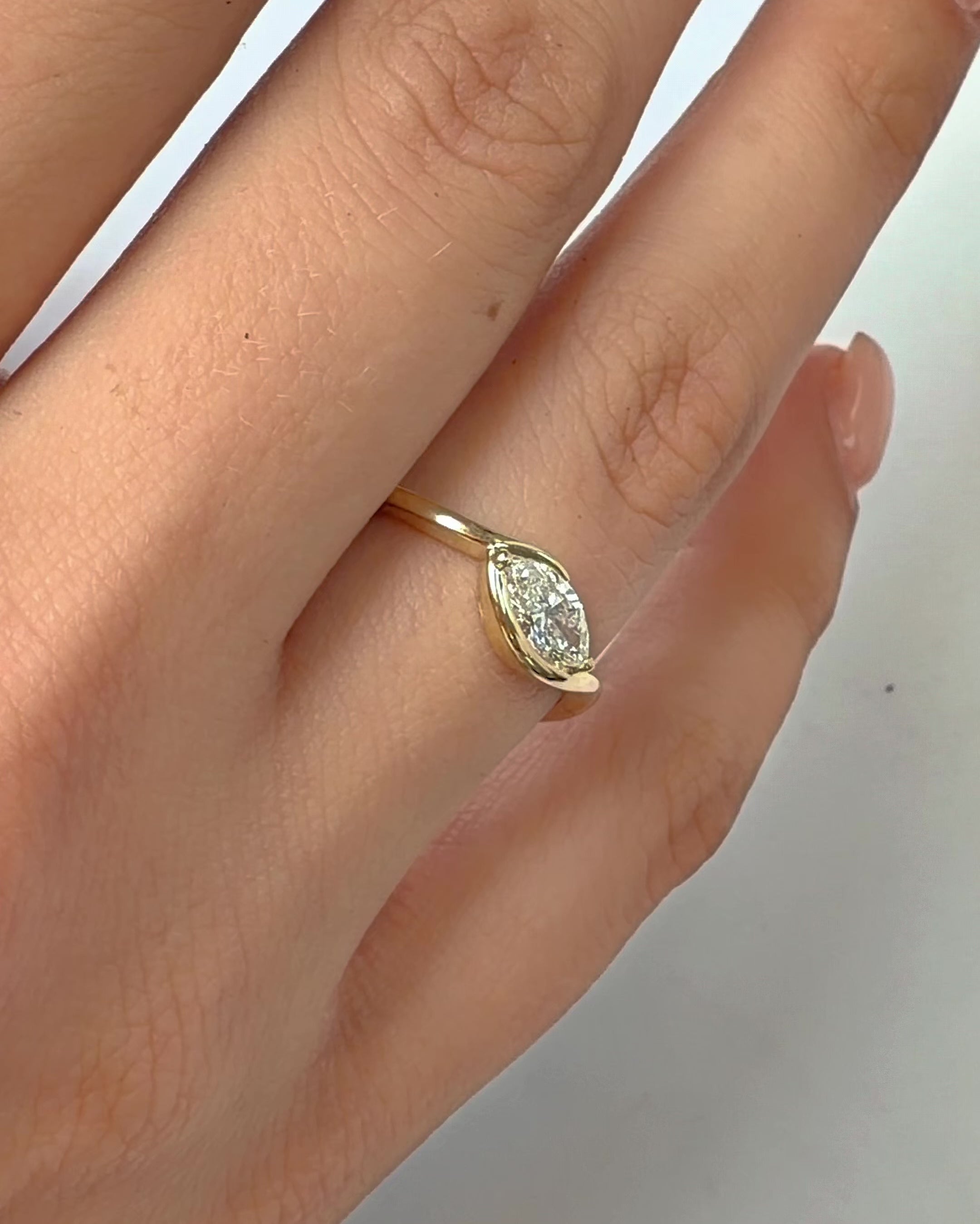 Motion In Between ring in 14K gold with a 1 ct lab grown marquise diamond, video