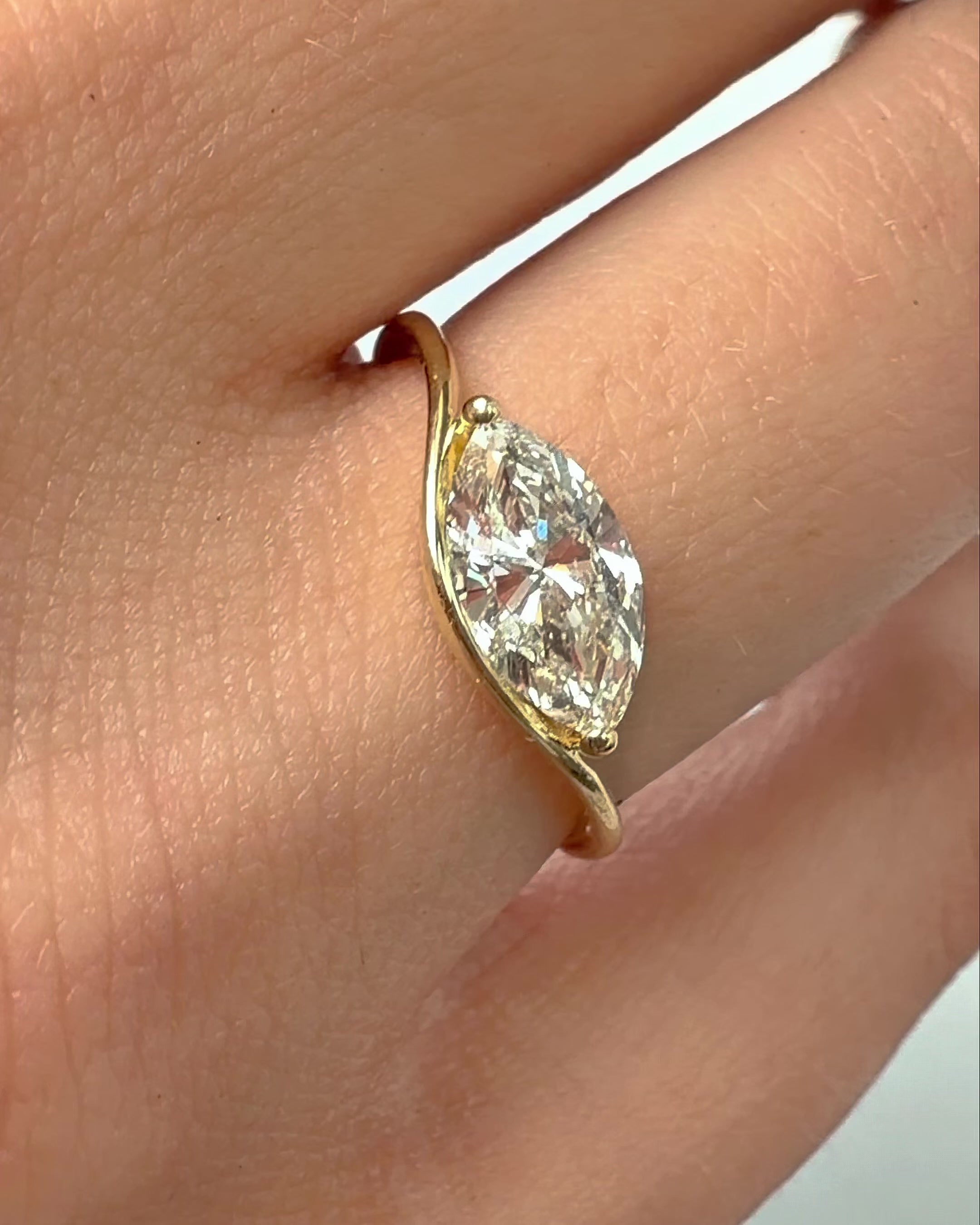 Motion 1 ct ring in 14K gold with a lab grown marquise diamond, video