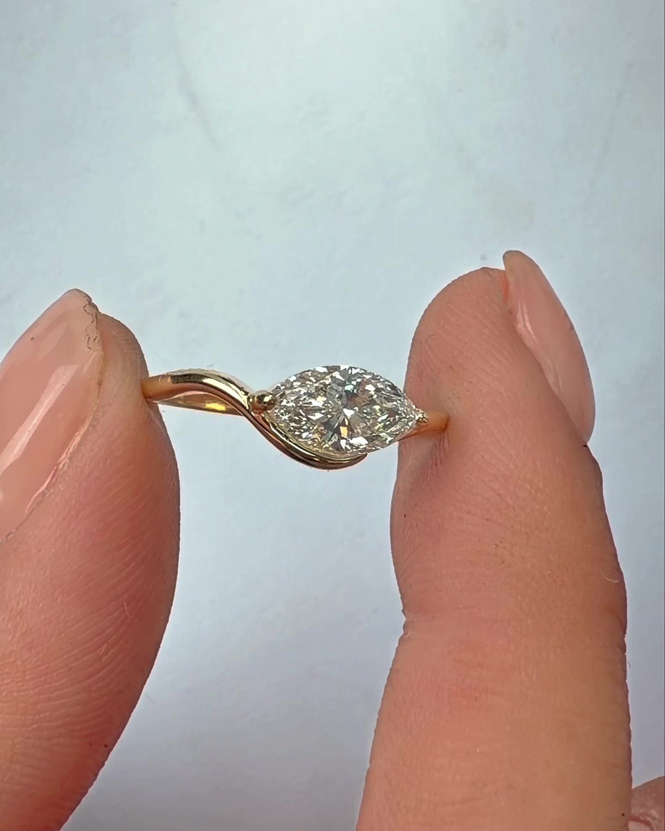 Motion Special 1 ct ring in 14K gold with a lab grown marquise diamond, video